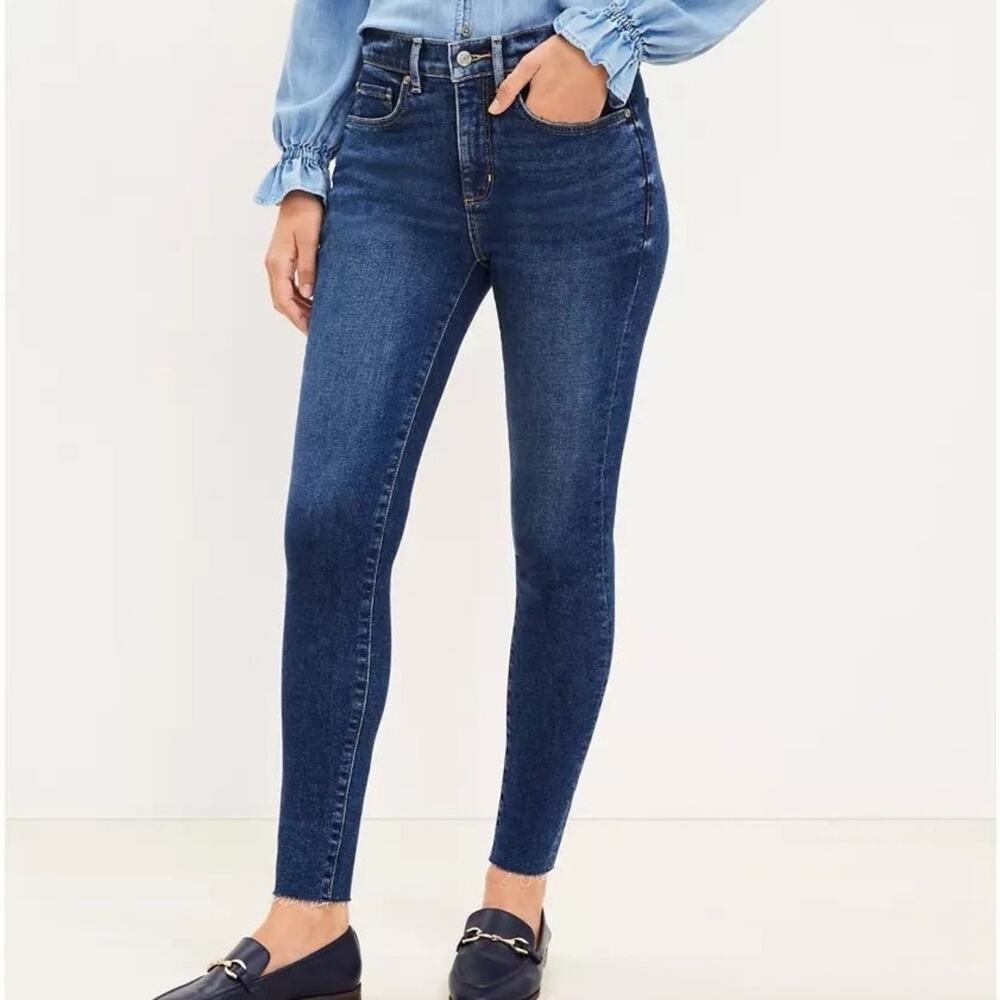 LOFT Chewed Hem Mid-Rise Skinny Jeans 6/28